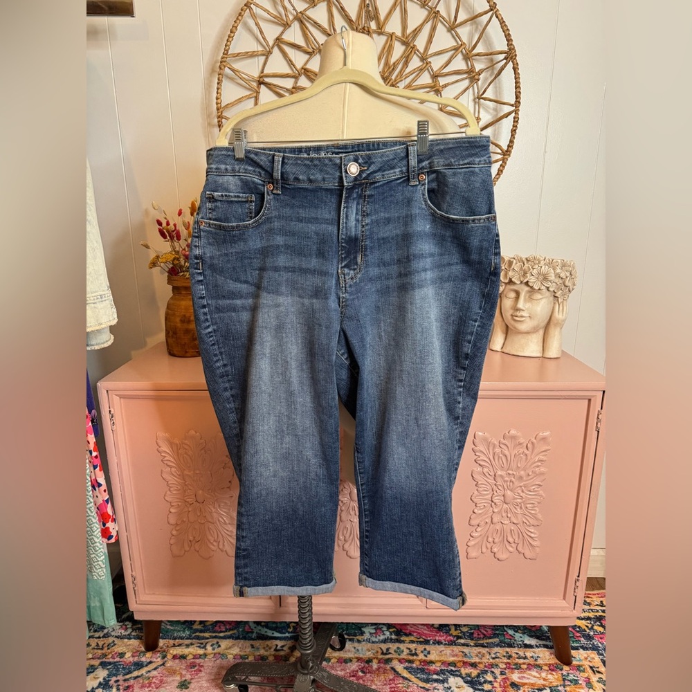 Maurice’s high rise size 18 Women's Blue capri/cropped jeans